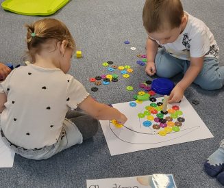 Deti ktoré sa hravým spôsobom vzdelávajú a spoznávajú svet v súkromnej materskej škole Heuréka vo Zvolene na Sekieri - časť Lipovec